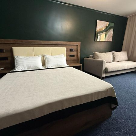 Ulpan Mini Hotel Астана Екстериор снимка