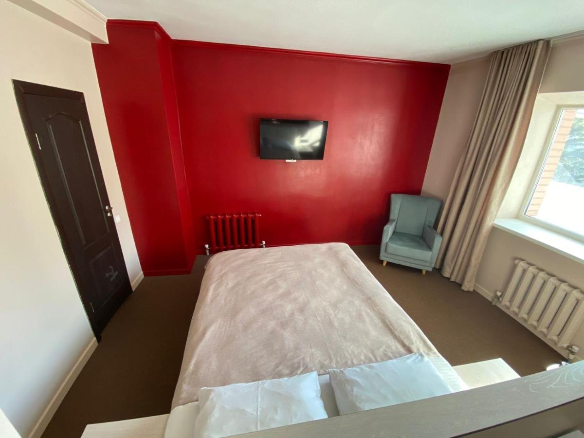 Ulpan Mini Hotel Астана Екстериор снимка
