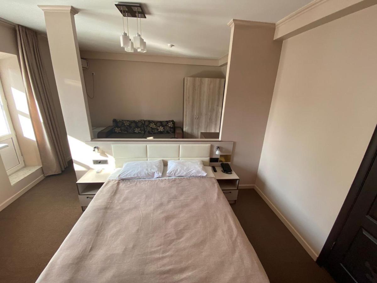 Ulpan Mini Hotel Астана Екстериор снимка