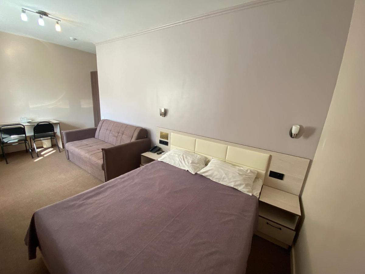 Ulpan Mini Hotel Астана Екстериор снимка