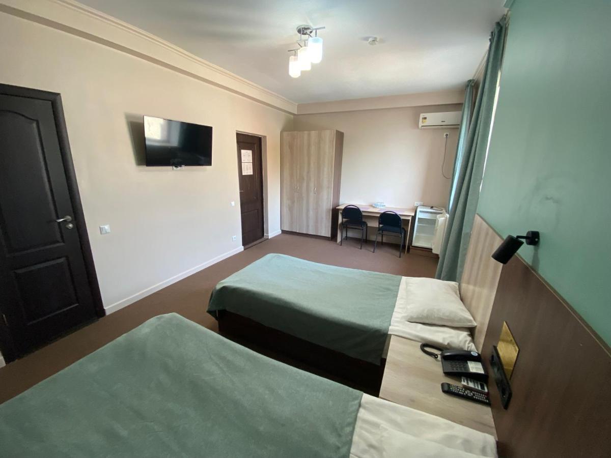 Ulpan Mini Hotel Астана Екстериор снимка