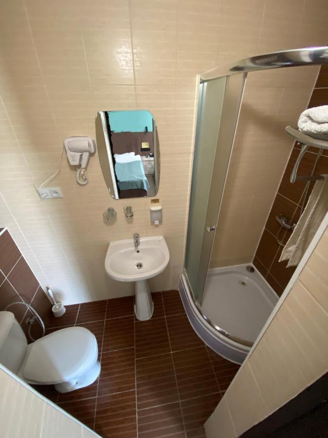 Ulpan Mini Hotel Астана Екстериор снимка