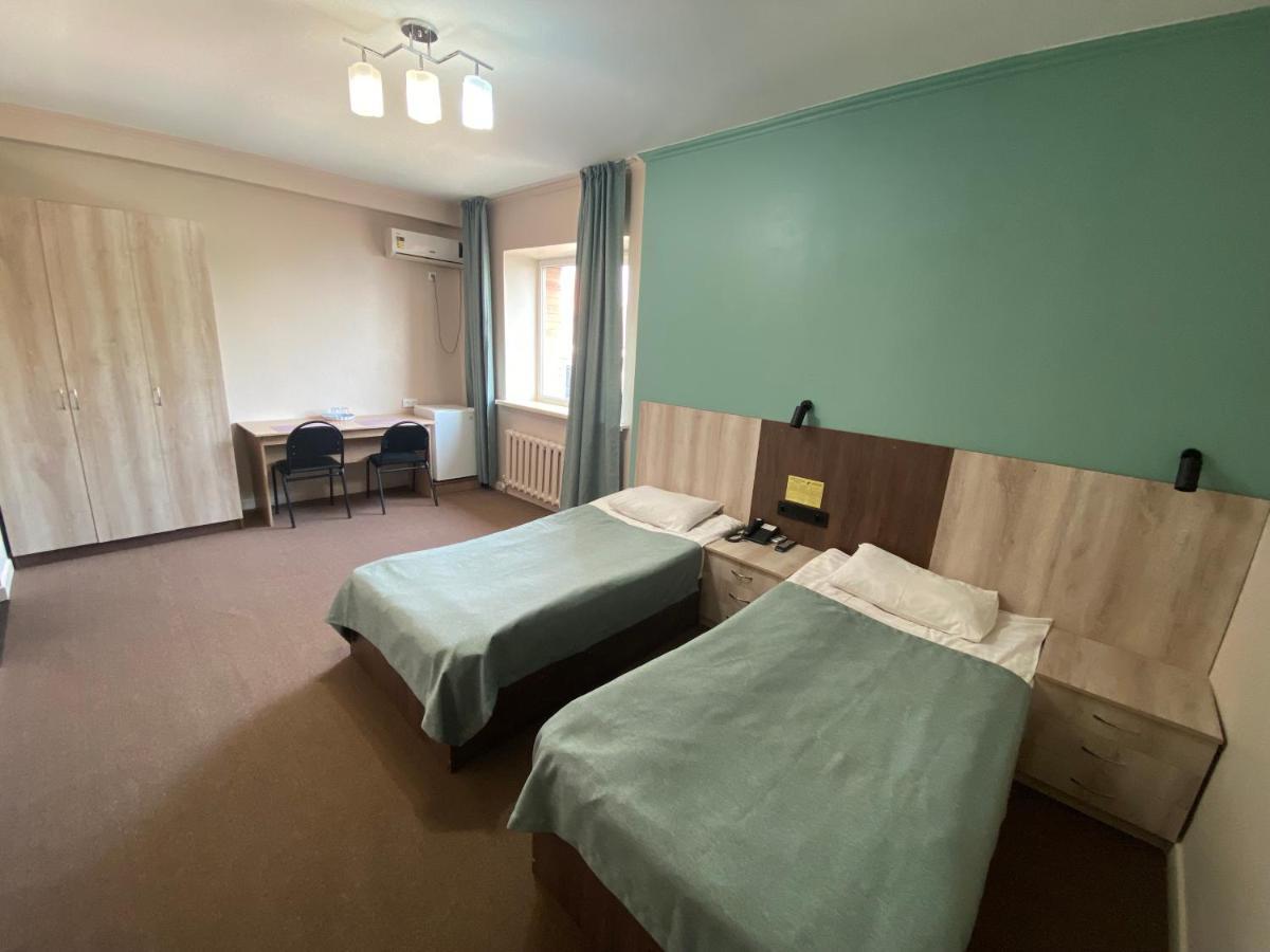 Ulpan Mini Hotel Астана Екстериор снимка