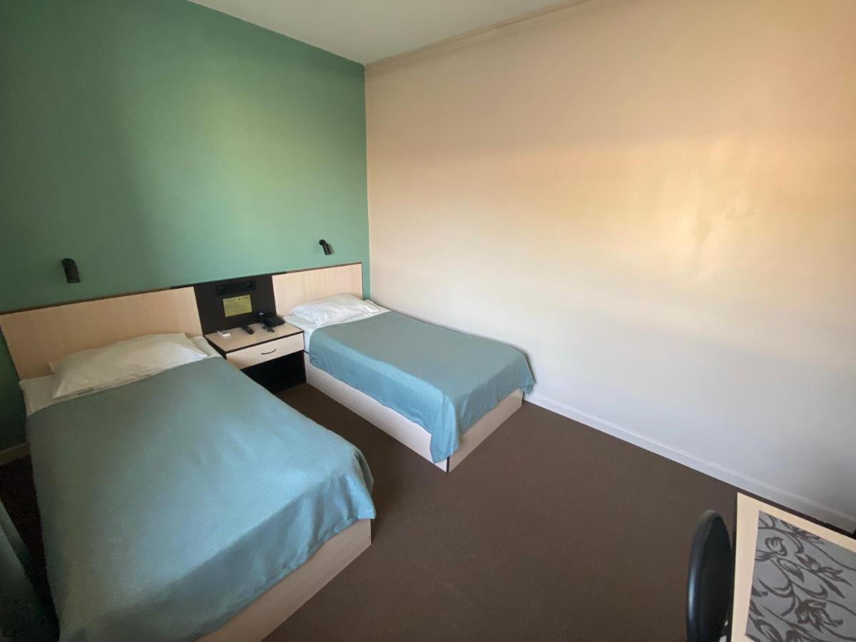 Ulpan Mini Hotel Астана Екстериор снимка