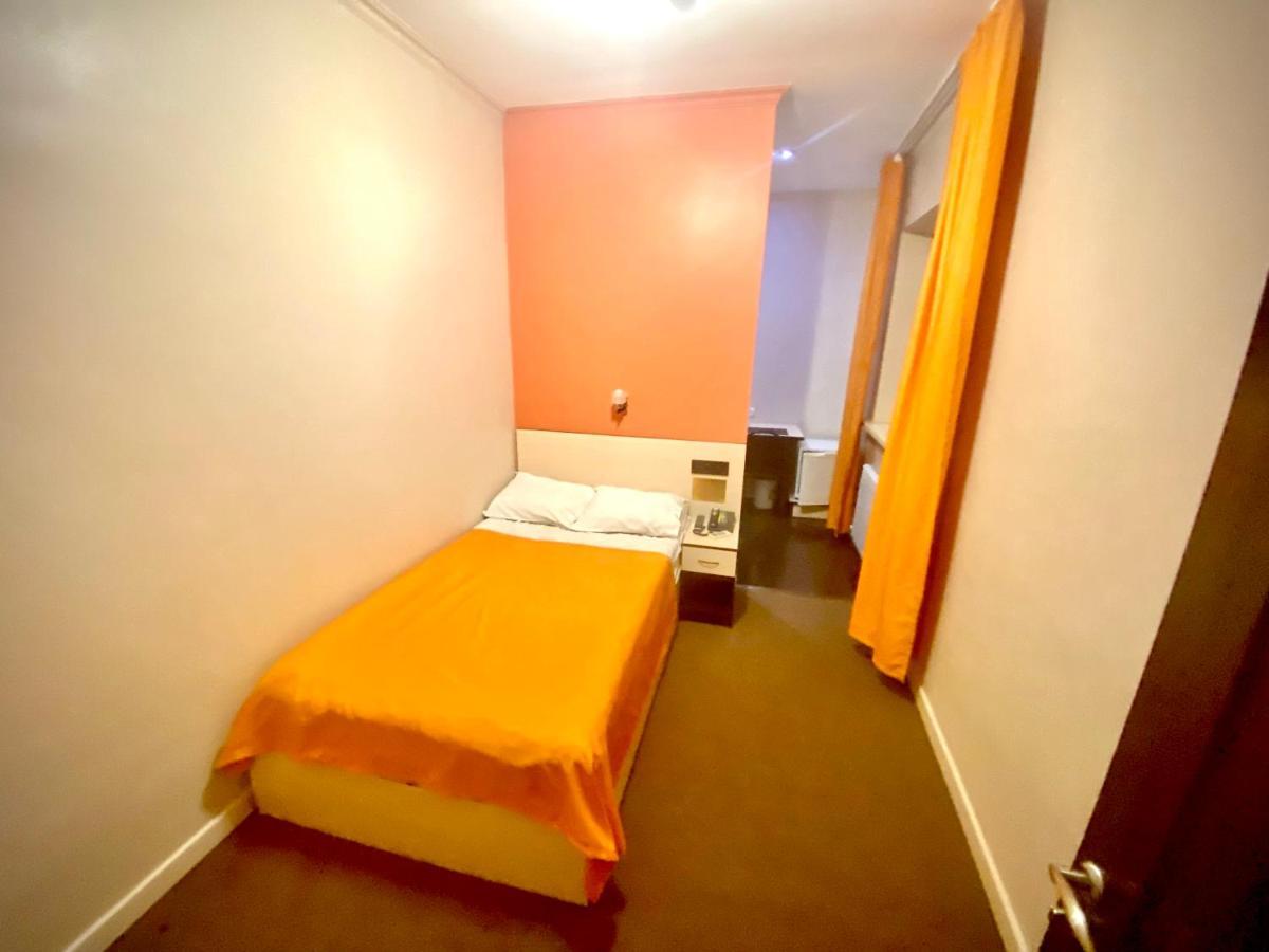 Ulpan Mini Hotel Астана Екстериор снимка