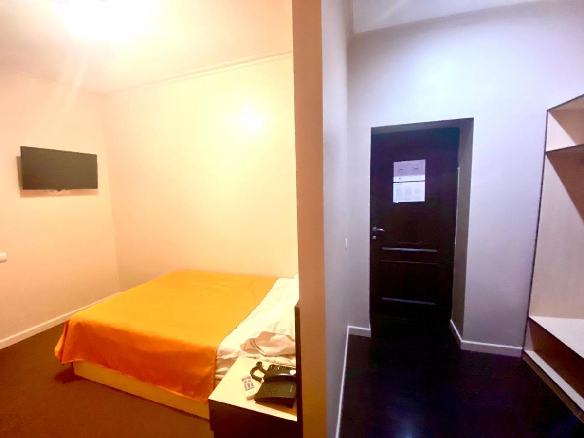 Ulpan Mini Hotel Астана Екстериор снимка