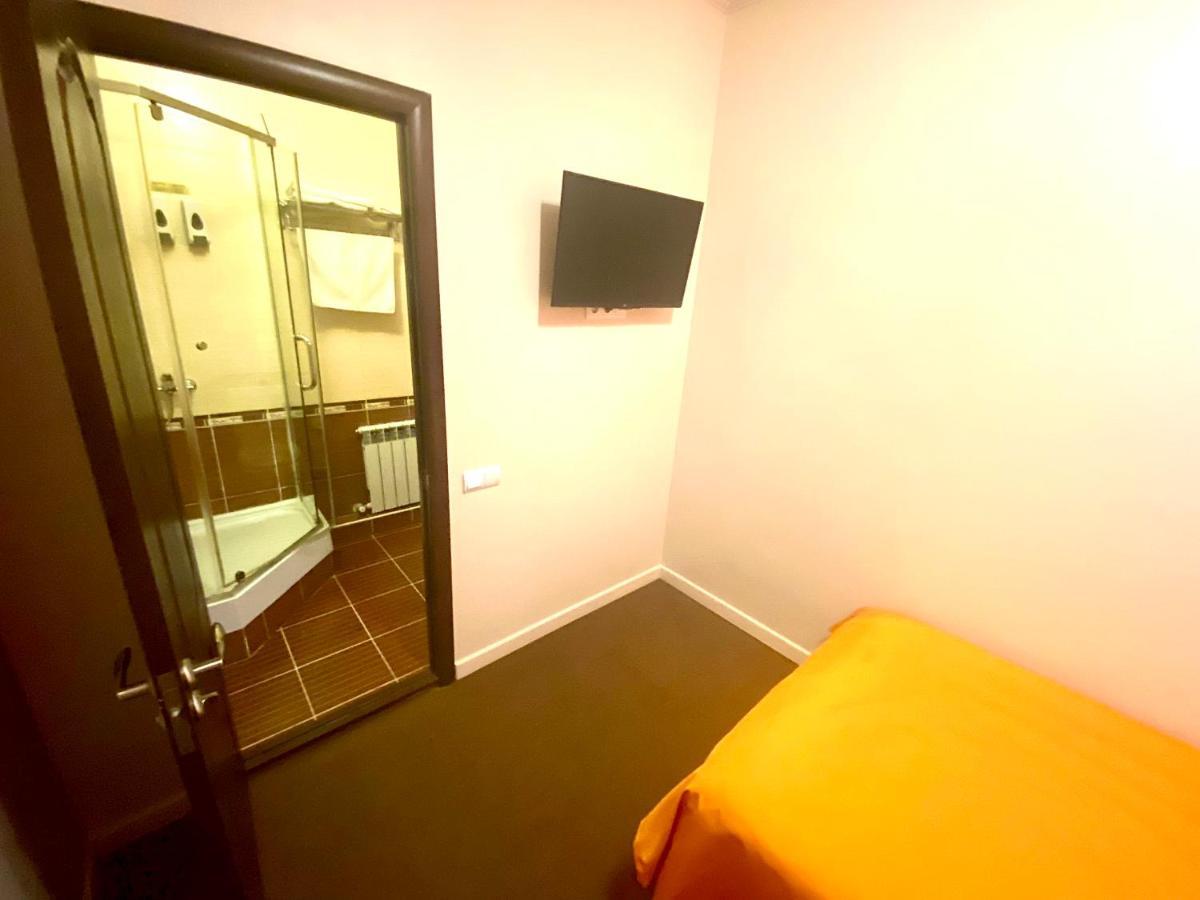 Ulpan Mini Hotel Астана Екстериор снимка