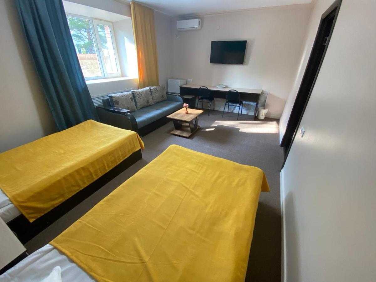 Ulpan Mini Hotel Астана Екстериор снимка