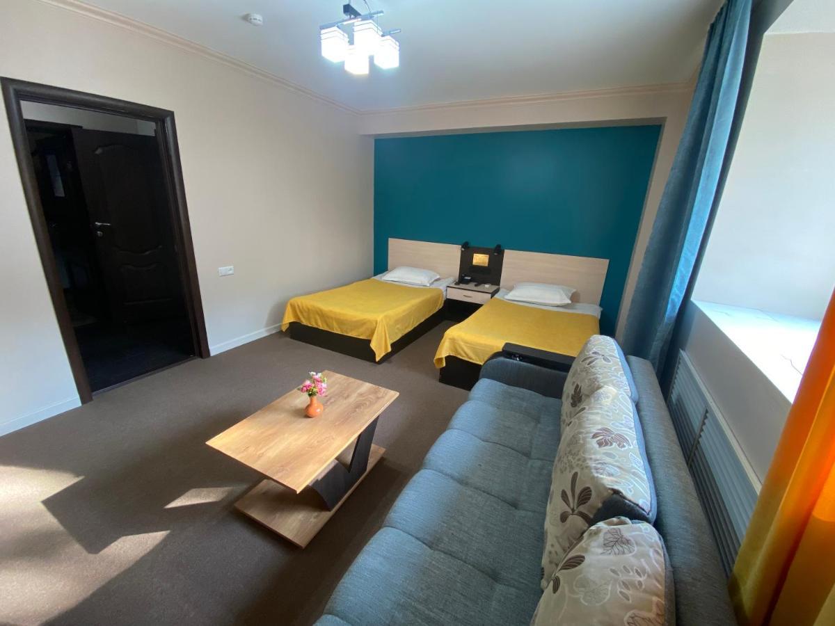 Ulpan Mini Hotel Астана Екстериор снимка