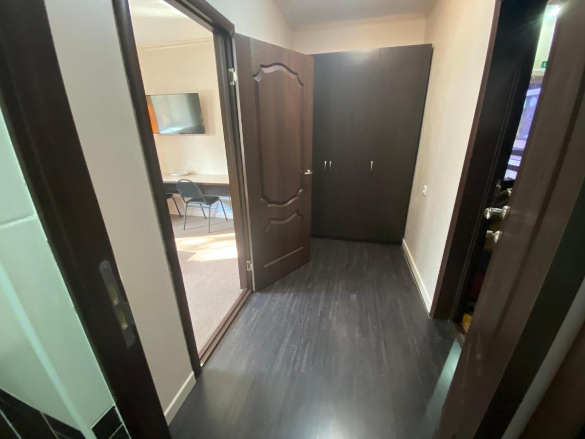 Ulpan Mini Hotel Астана Екстериор снимка