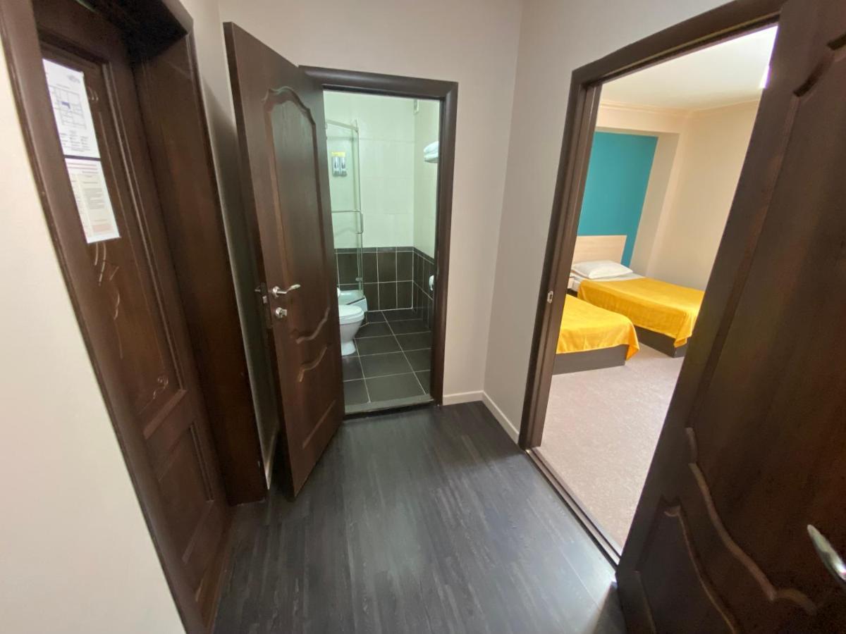 Ulpan Mini Hotel Астана Екстериор снимка
