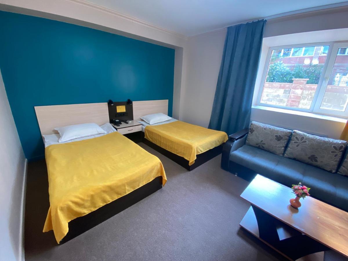 Ulpan Mini Hotel Астана Екстериор снимка
