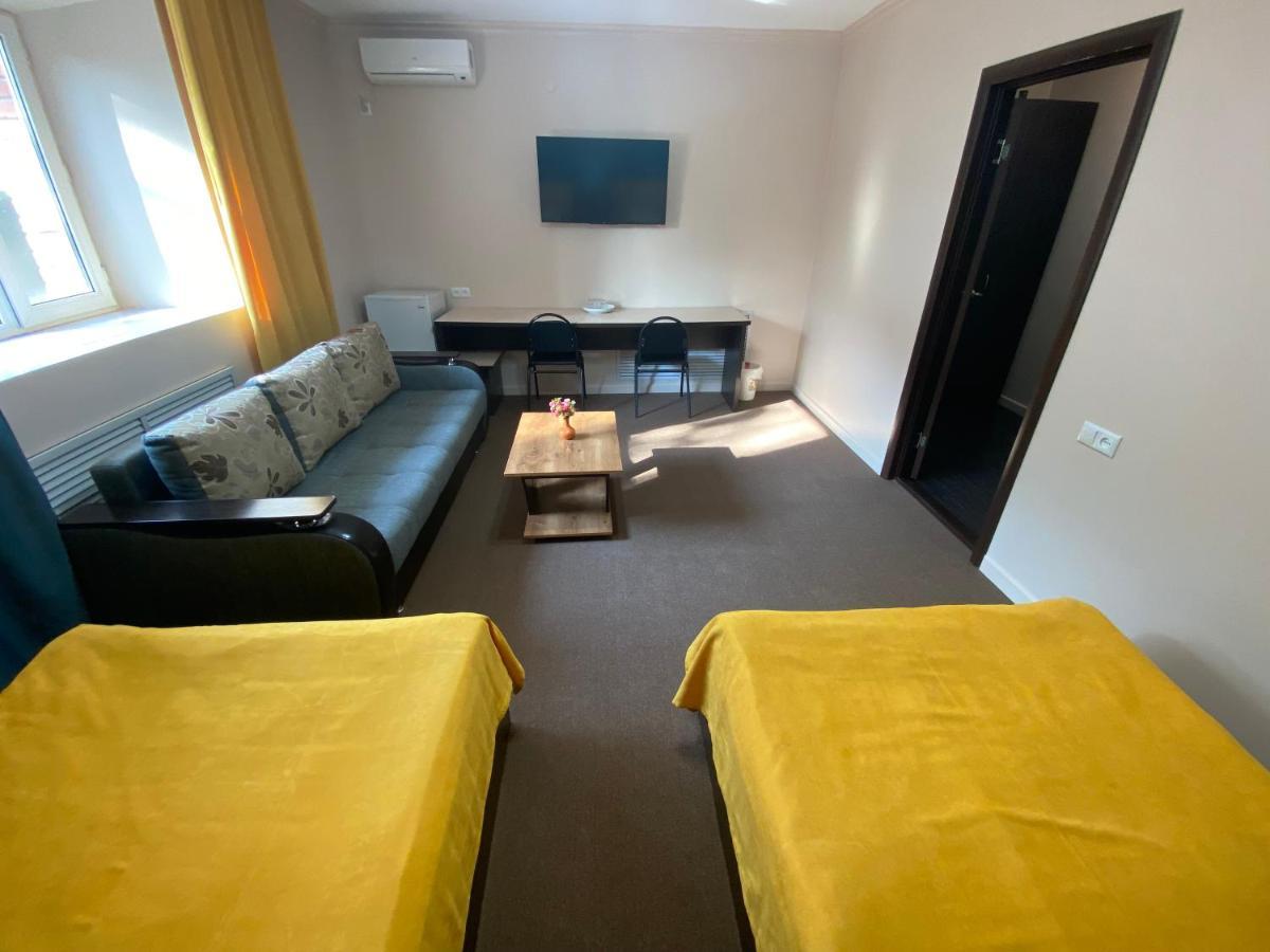 Ulpan Mini Hotel Астана Екстериор снимка