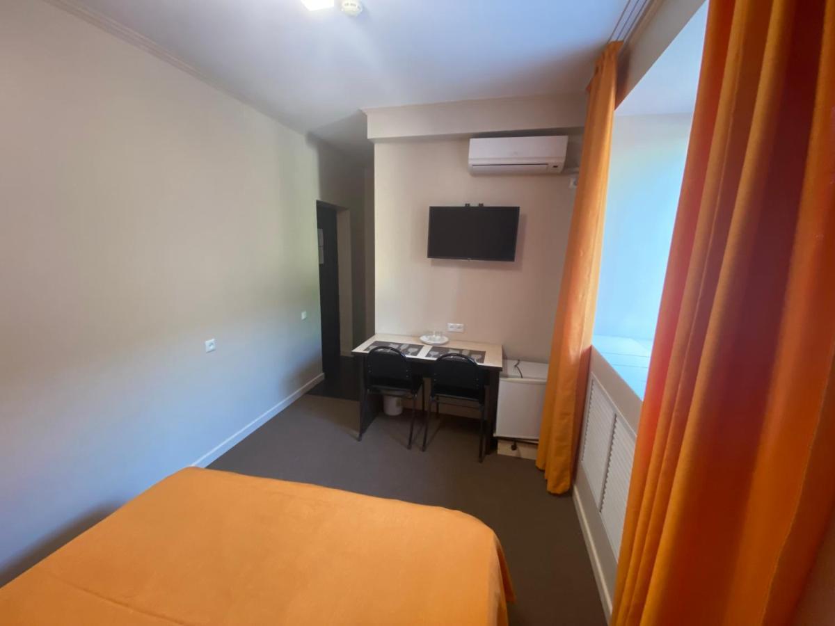 Ulpan Mini Hotel Астана Екстериор снимка