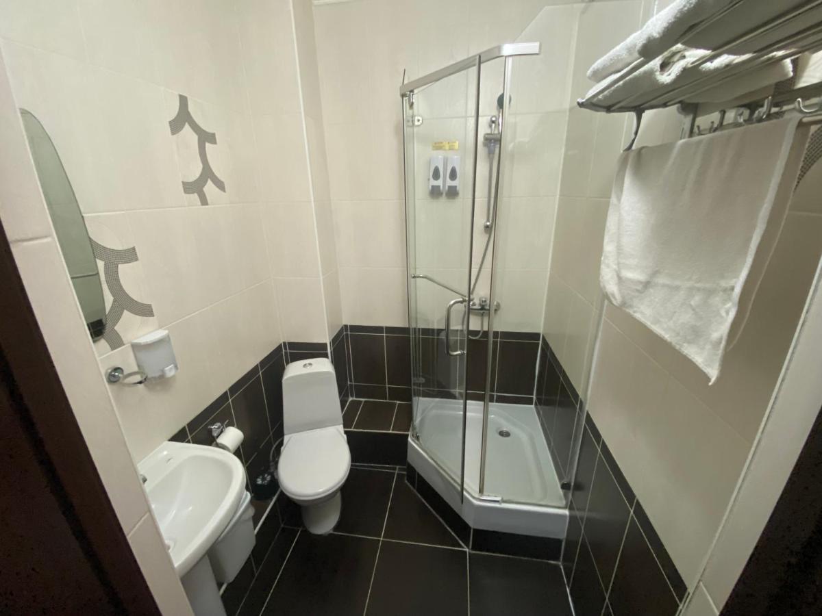 Ulpan Mini Hotel Астана Екстериор снимка
