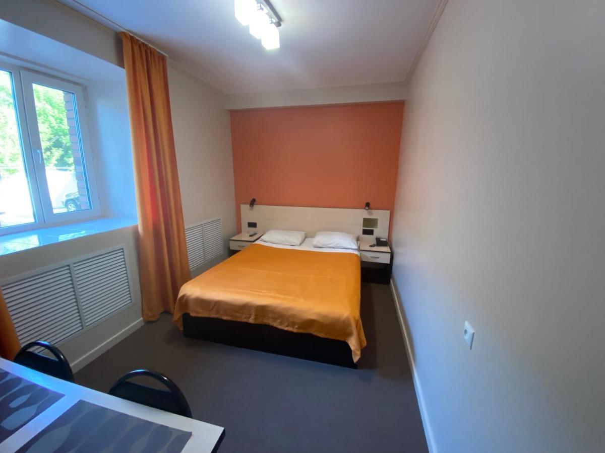 Ulpan Mini Hotel Астана Екстериор снимка