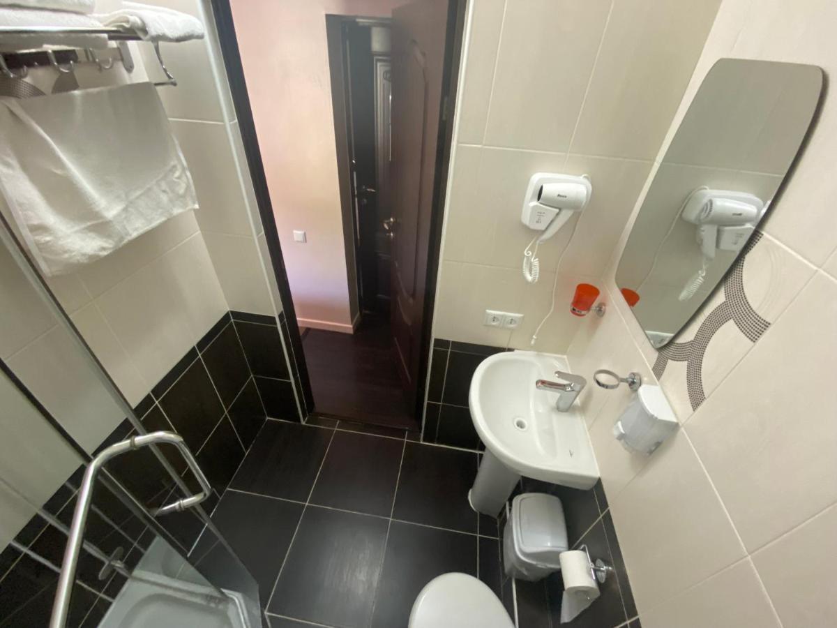 Ulpan Mini Hotel Астана Екстериор снимка