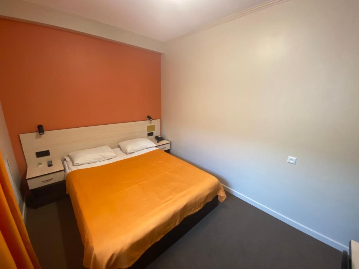 Ulpan Mini Hotel Астана Екстериор снимка
