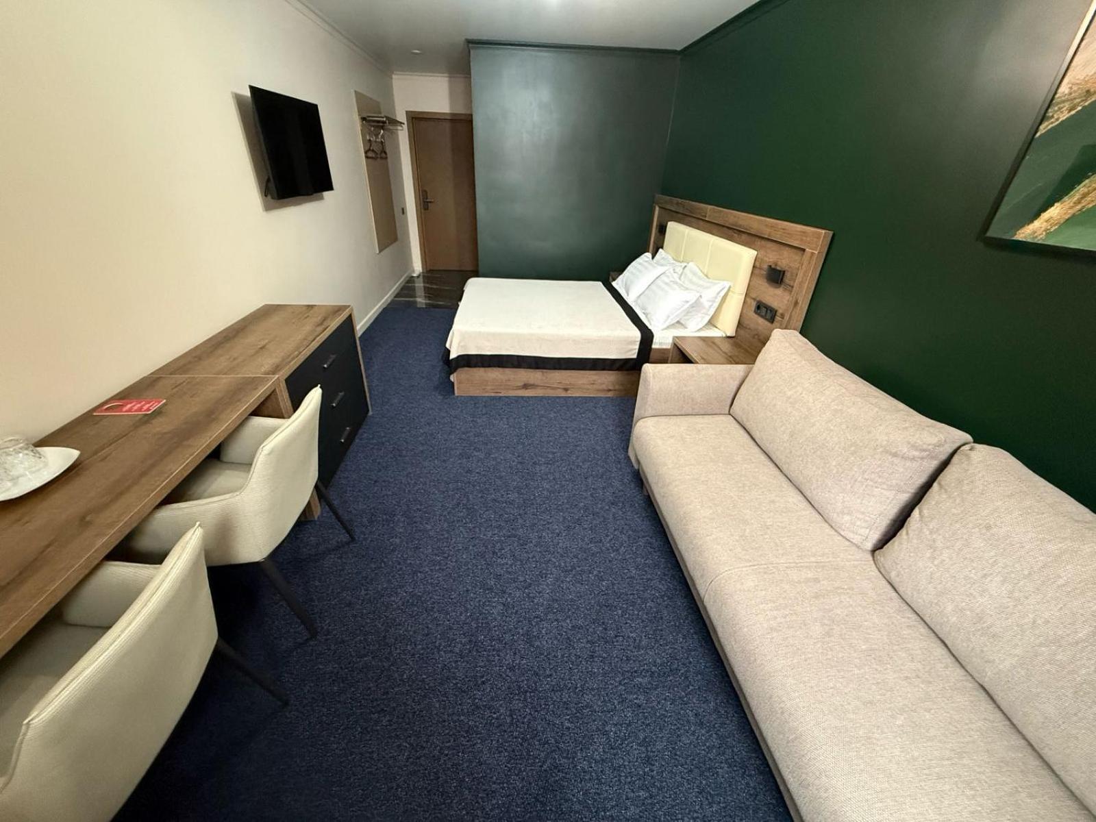 Ulpan Mini Hotel Астана Екстериор снимка