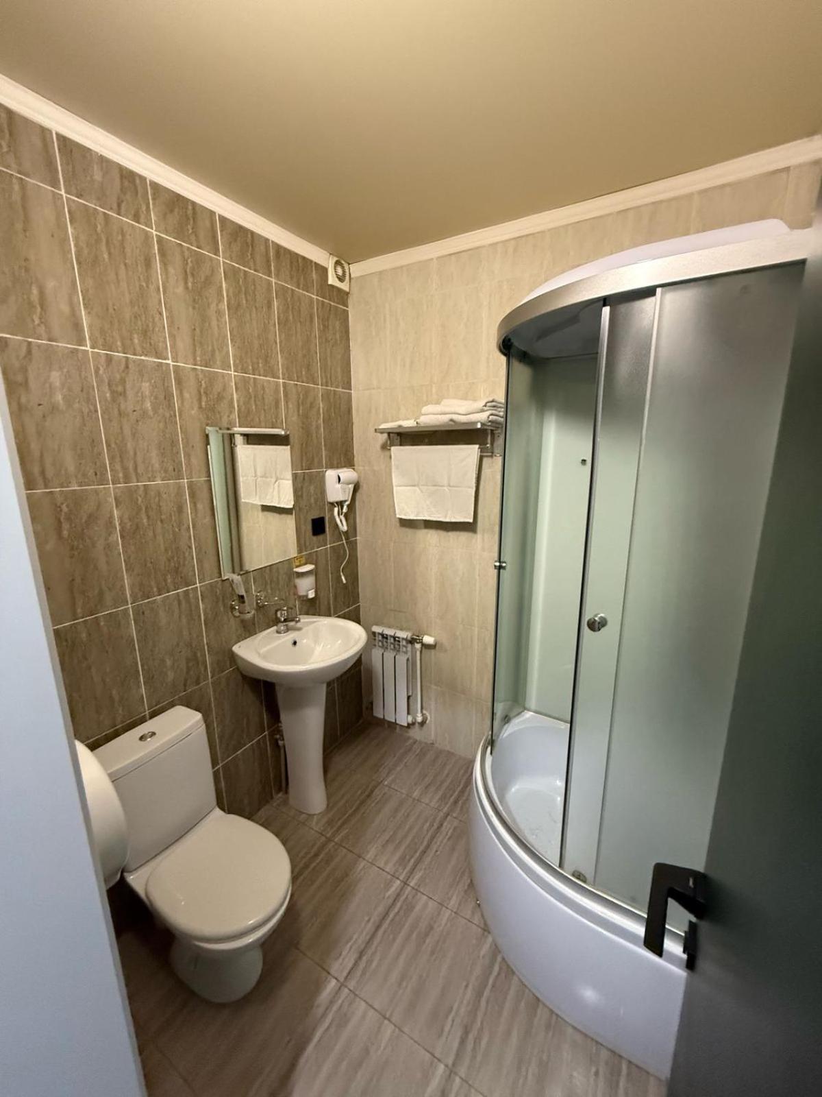 Ulpan Mini Hotel Астана Екстериор снимка