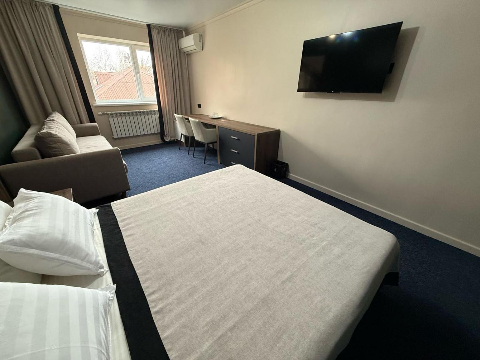 Ulpan Mini Hotel Астана Екстериор снимка
