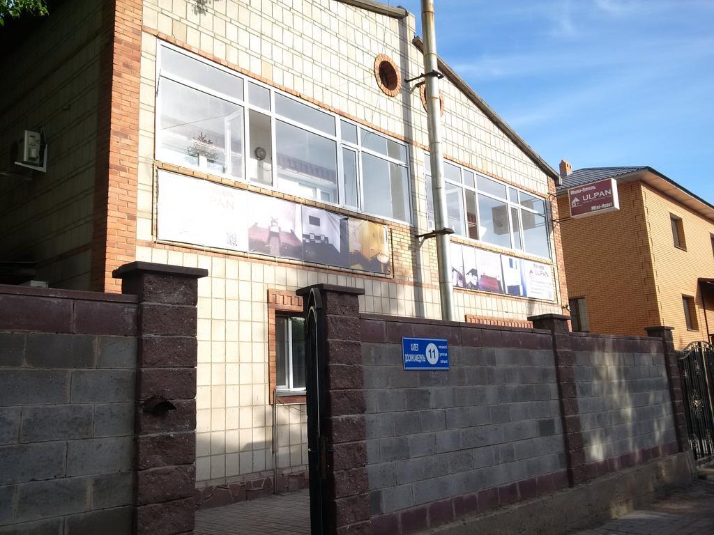 Ulpan Mini Hotel Астана Екстериор снимка