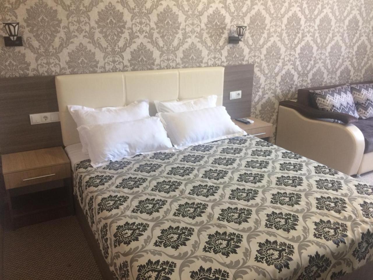 Ulpan Mini Hotel Астана Екстериор снимка