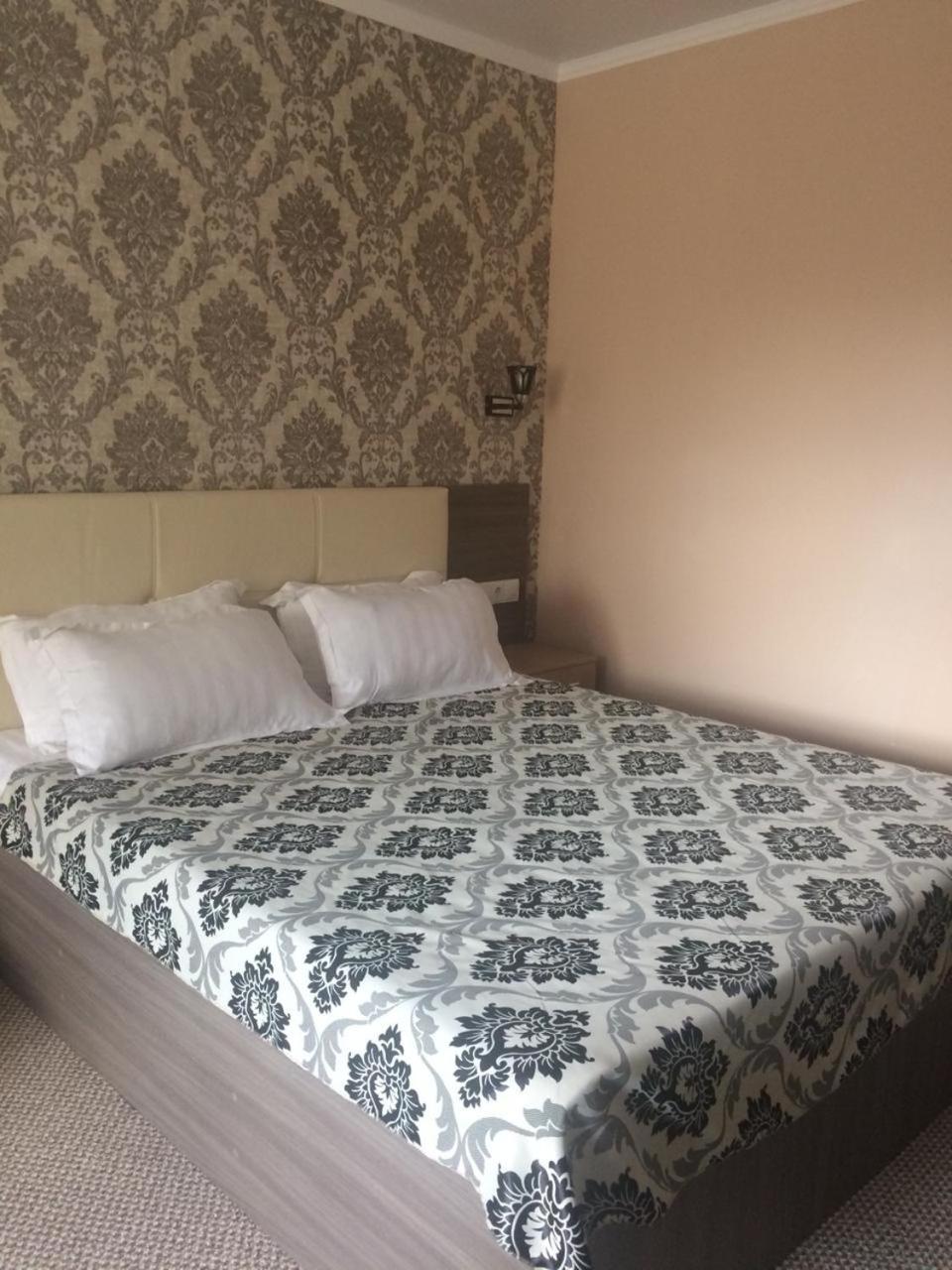 Ulpan Mini Hotel Астана Екстериор снимка